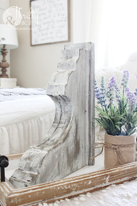 DIY vintage inspired corbel tutorial. DIY corbels. How to make a corbel. Jigsaw and scroll saw home decor projects. DIY home decor. DIY farmhouse decorating ideas.