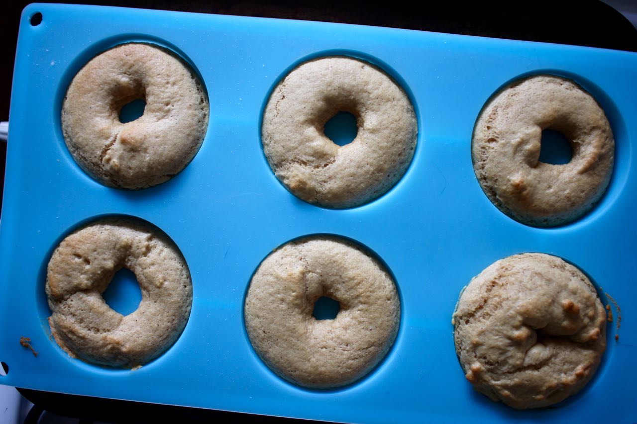 Green Gourmet Giraffe Baked doughnuts with baking powder (vegan) and a