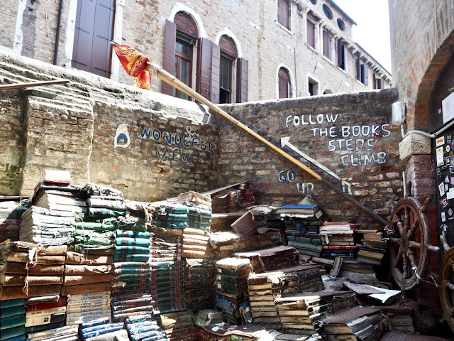 Libreria Aqua Alta - skrytá místa Benátek Libreria Aqua Alta - skrytá místa Benátek