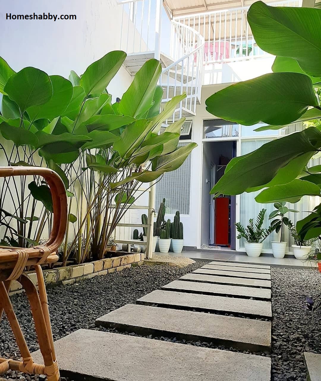 7 Model Taman Dengan Batu Alam Cocok Untuk Depan Rumah, Asri dan Damai