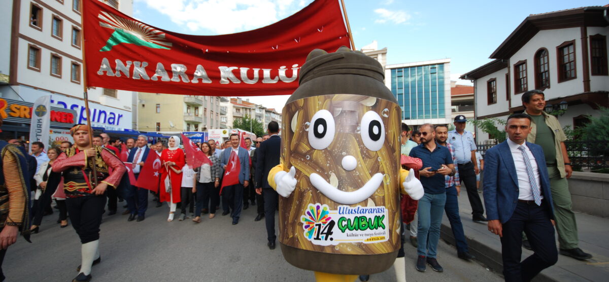 Çubuk Turşu Festivalinde Maskota Çocukların Yoğun İlgisi