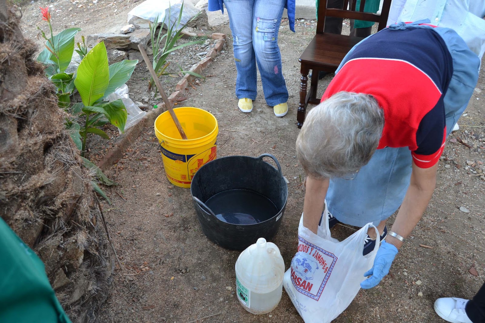 A.S.D.I.V.I: TALLER DE JABÓN Y MERCADILLO SOLIDARIO