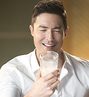 Lingy's Soul Searching HITE beer scouts in Daniel Henney as their model.