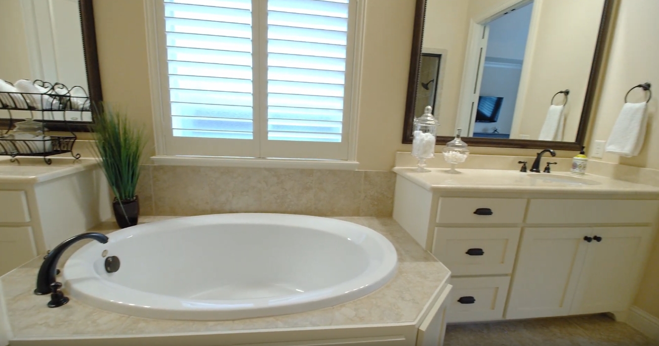 13 Photos vs. 1328 Horse Creek Dr, Frisco, TX Home Interior Design Tour