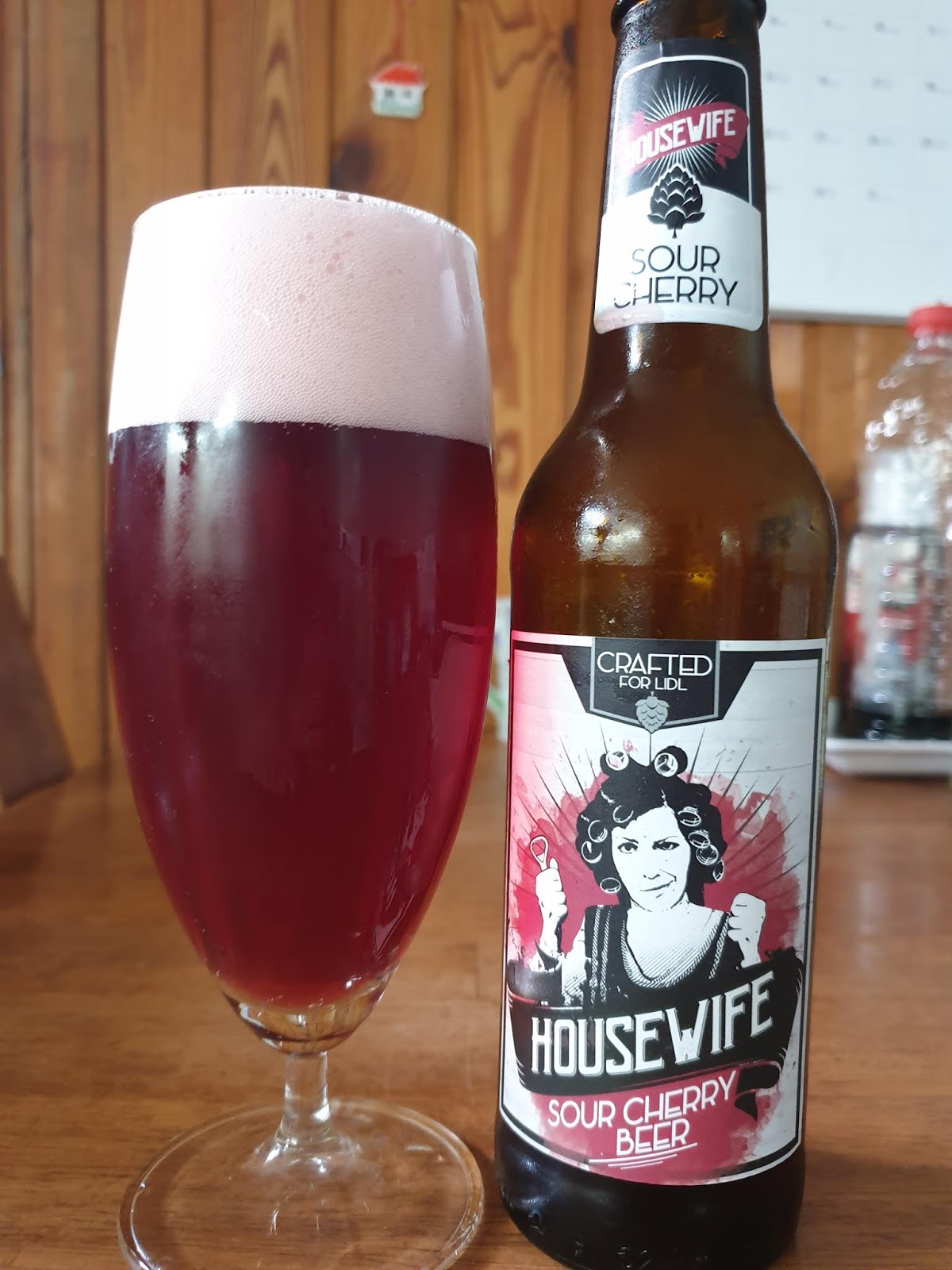 Mit hozott nekünk a Lidl? Housewife Sour Cherry Beer