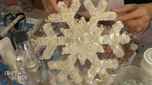Here is an easy and beautiful winter craft idea with vintage flair! It's a button craft in the shape of a snowflake! It's a perfect holiday home decor idea! #craftklatch #holiday #holidaycrafts #diy #diys #christmas #christmascrafts #snowflake #snowflakecraft #howto #handmade #homedecor #homedecorideas #buttoncrafts