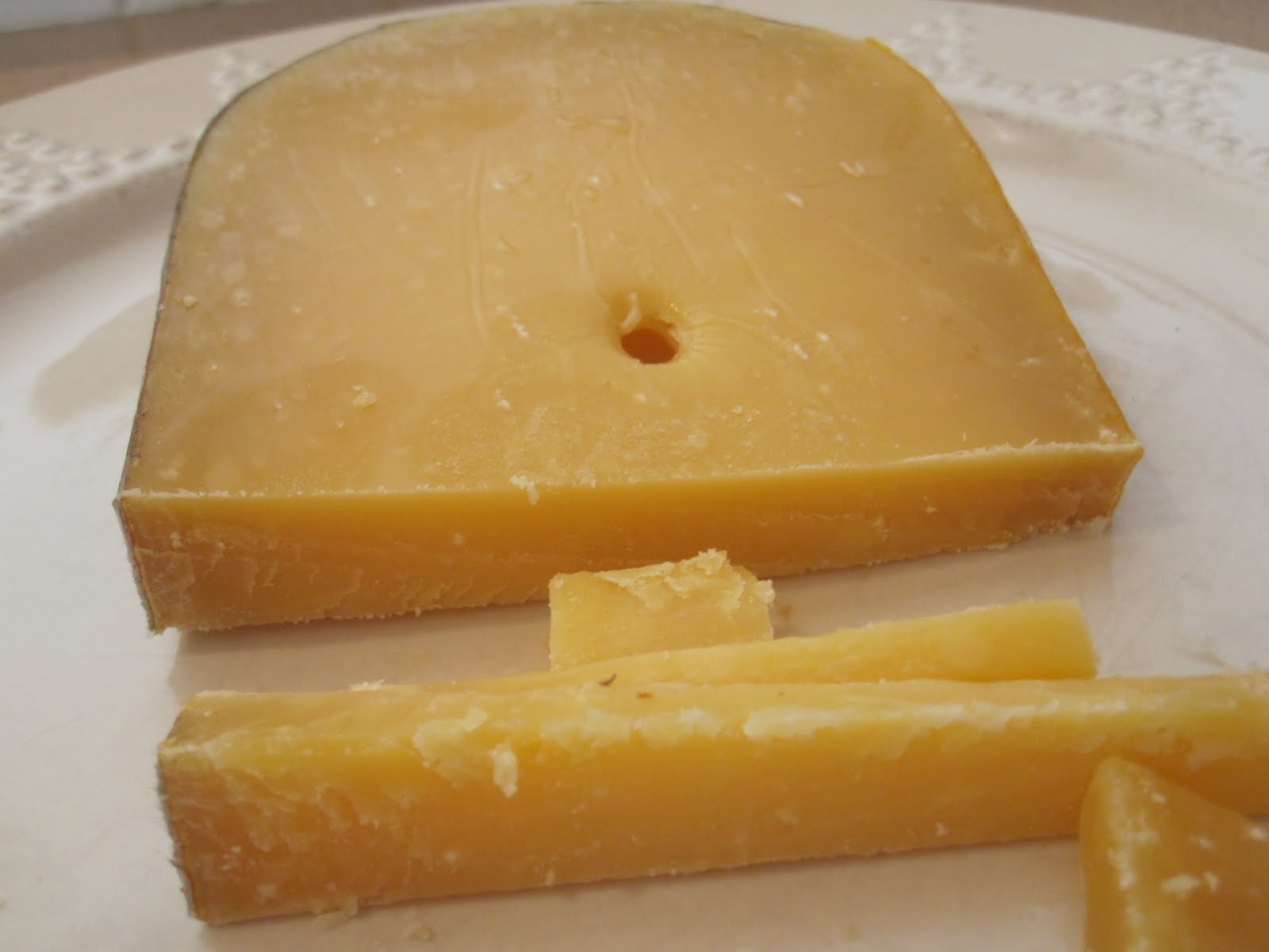 Cannundrums Cheese UnieKaas Reserve NaturallyAged Gouda
