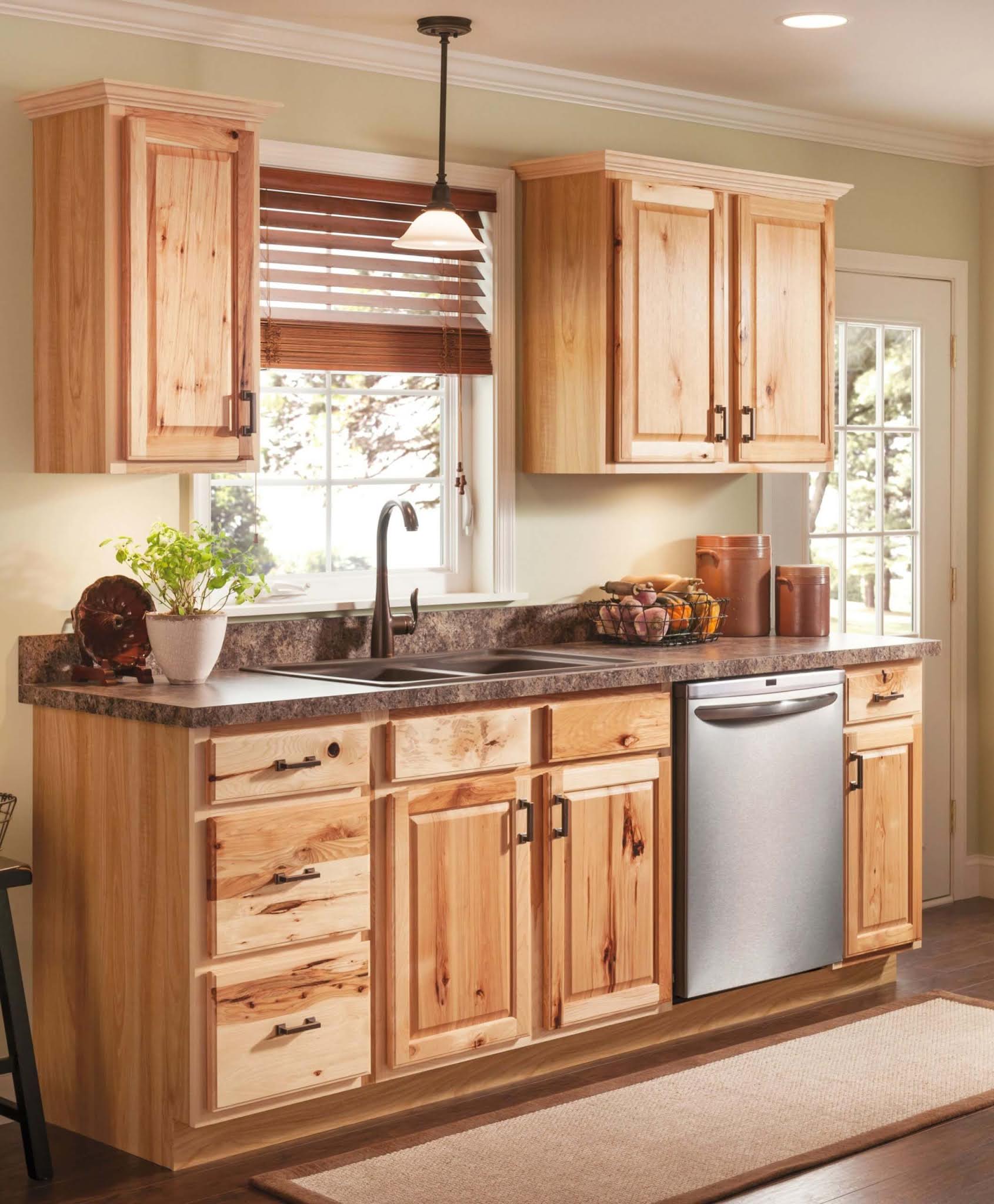 Кухни хорошие деревянные. Деревянная кухня. Кухонный гарнитур из дерева. Маленькие деревянные кухни. Кухонный гарнитур в стиле дерева.