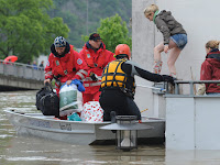 PERAHU RESCUE TERBAIK SAAT BANJIR BANDANG