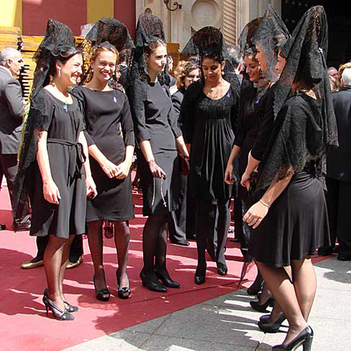 bel&co: Look mantilla en Semana Santa