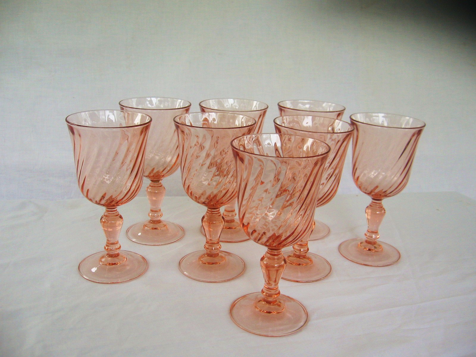 New England Treasure Seekers Set of Pink Swirl wine glasses