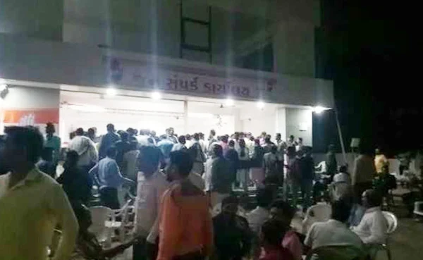 Hardik Patel's Workers Attack Gujarat Congress Offices After Reported Pact, Ahmedabad, News, Politics, Congress, attack, Allegation, National.