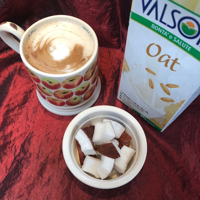 Valsoia Longlife Oat Milk Alternative (£2 for 1L) plant-based alternative to dairy milk, vegan latte