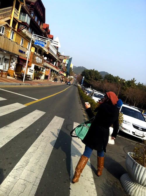 good morning, Busan. - Theheyheyhey