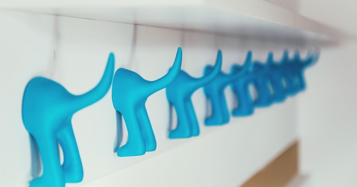 Art of Cleaning Pte Ltd CLEANING HACKS! HOW TO REMOVE STICKY HOOKS