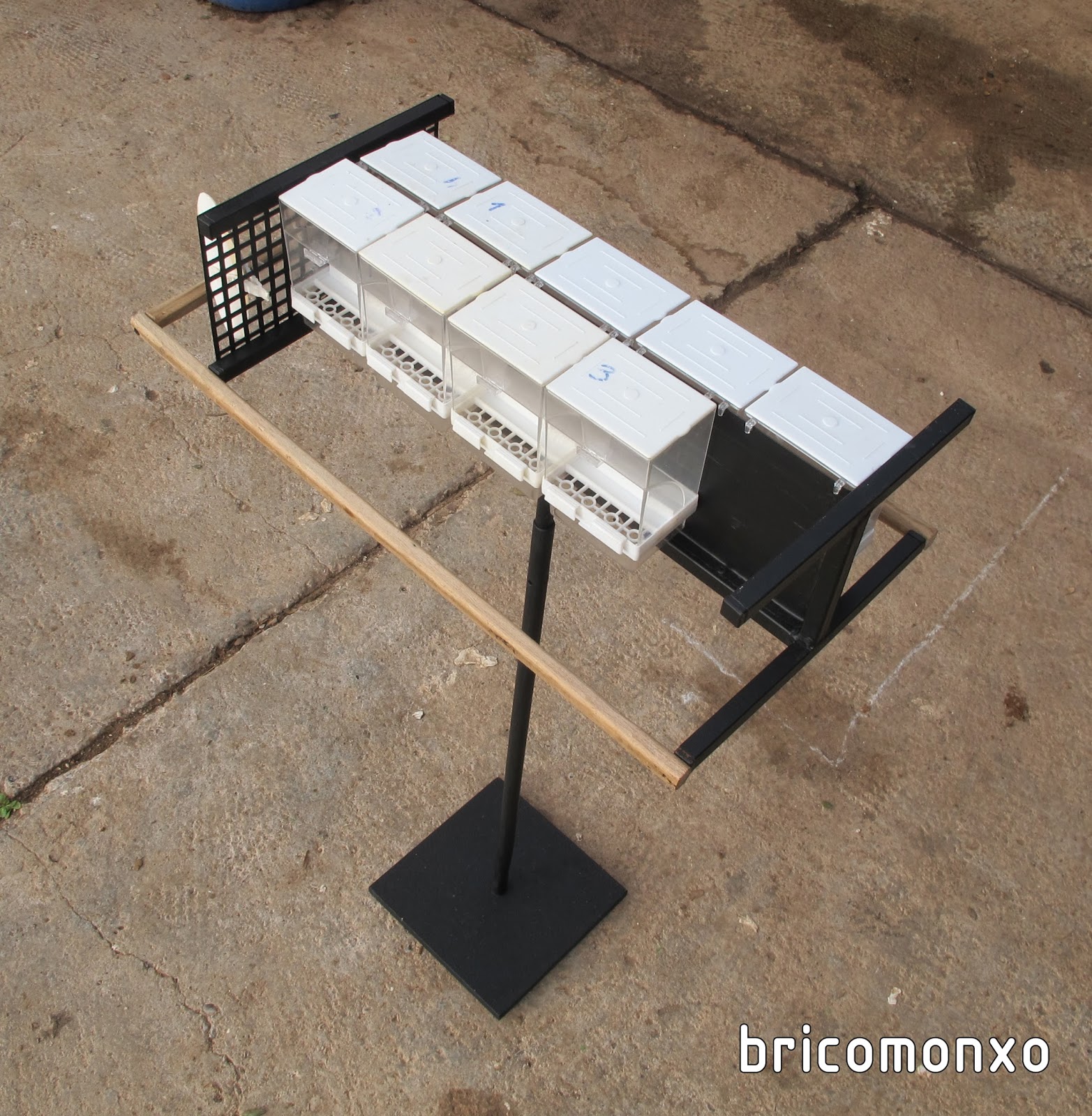 BRICOMONXO: Soporte para comederos de pájaros
