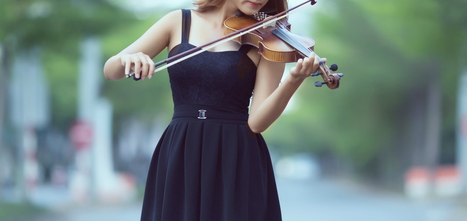 Выбор скрипки 4 4. Как выбрать скрипку. She can't Play the Violin. Электро скрипка слушать очень красивая музыка. Embertone - Joshua Bell Violin.