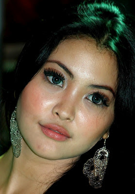 pretty Indonesian girl