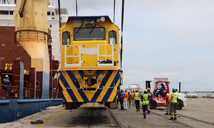 la Setrag a réceptionné au port d’Owendo, six nouvelles locomotives en provenance des Etats-Unis
