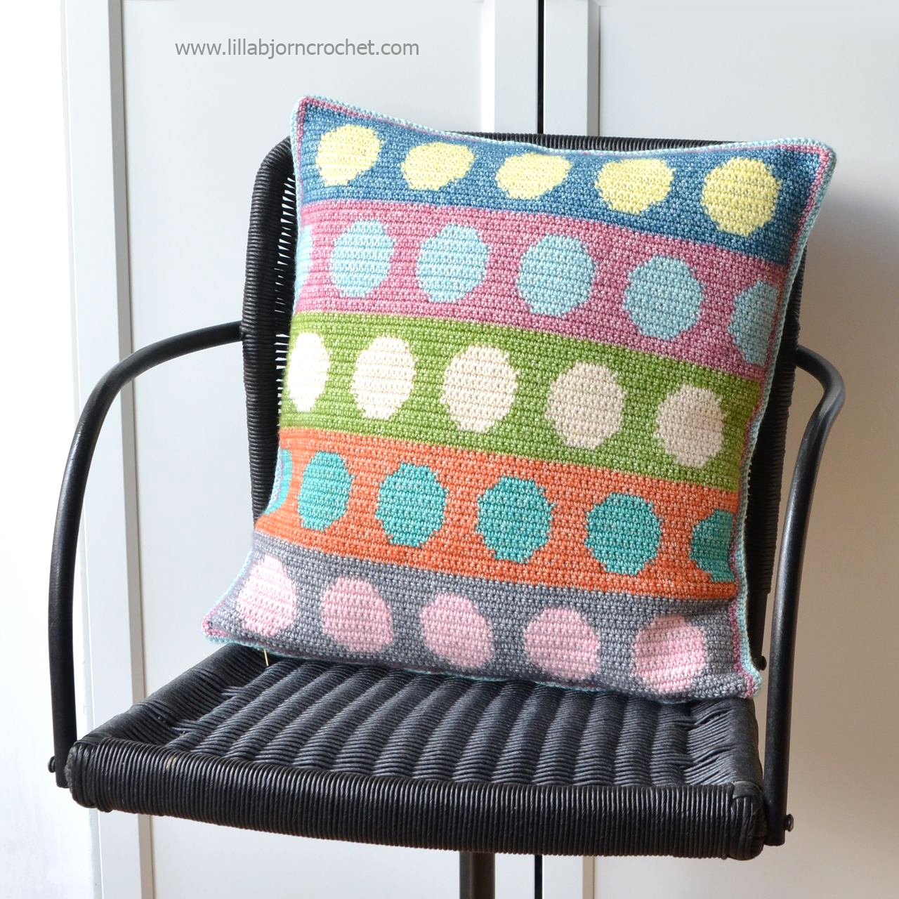 Tapestry Circles Pillow Free Crochet Pattern Lillabjorn S