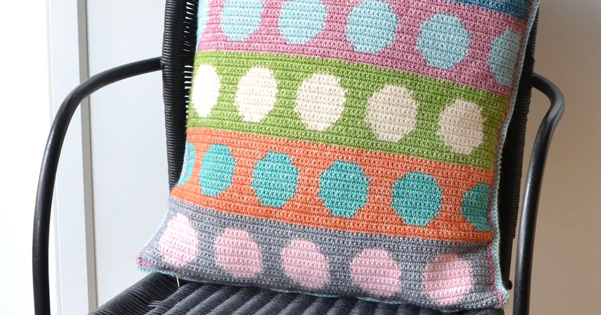 Tapestry Circles Pillow free crochet pattern LillaBjörn's Crochet World