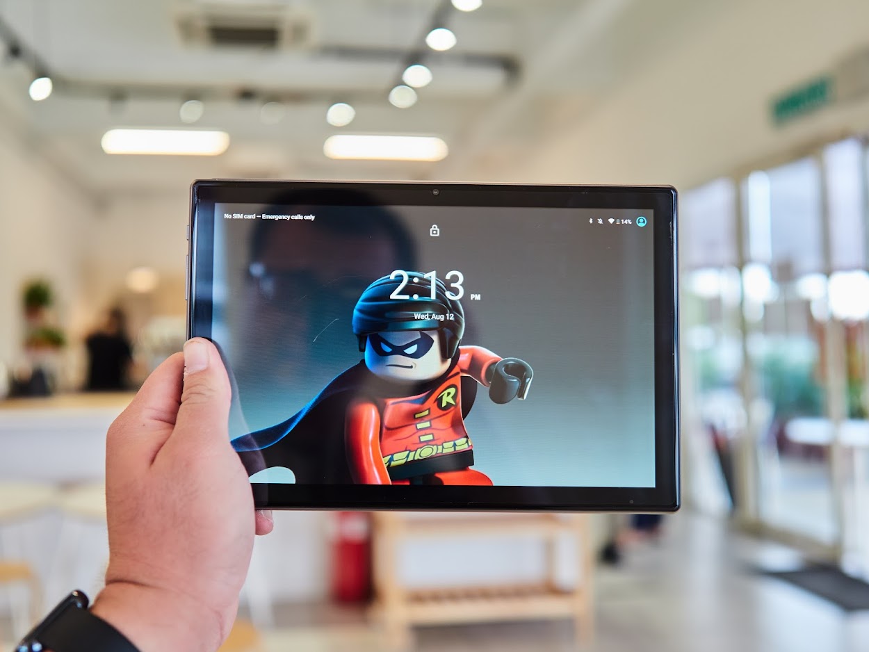 ROBIN WONG Best Budget 10 Inch Android Tablet? Teclast P20HD Review