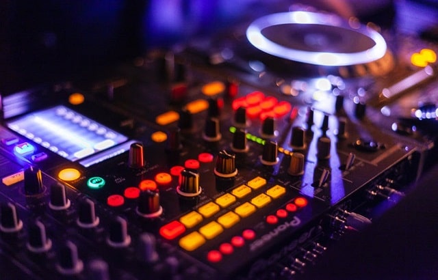 how to find a dj corporate disc jockey