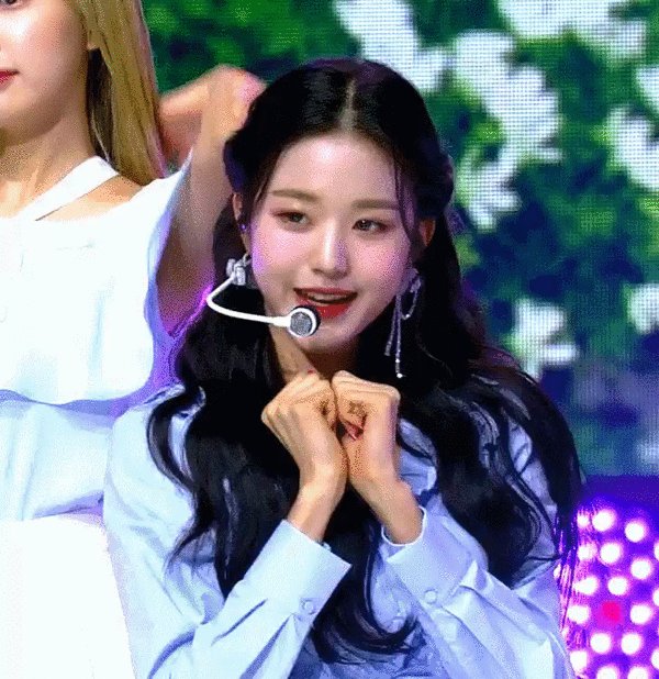 잔망잔망한 오늘자 불명 아이즈원 장원영.gif | 인스티즈