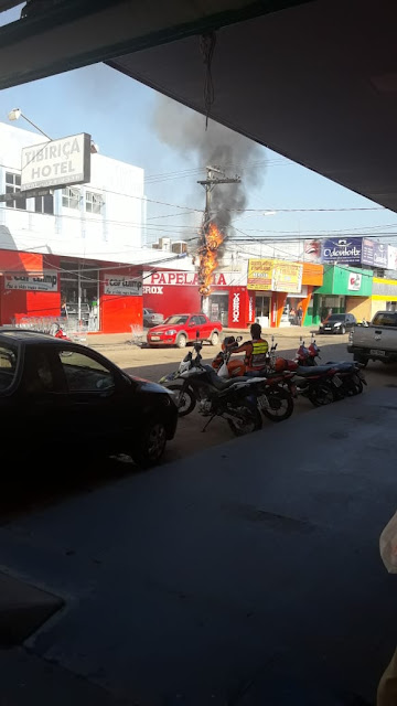 Poste pega fogo na Cidade Nova