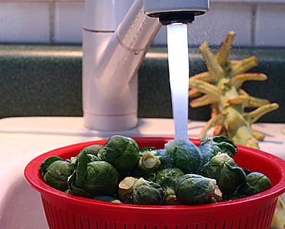 Four Ways to Cut Up Brussels Sprouts, depending on how you'll use them ♥ AVeggieVenture.com. Step-by-step photos.
