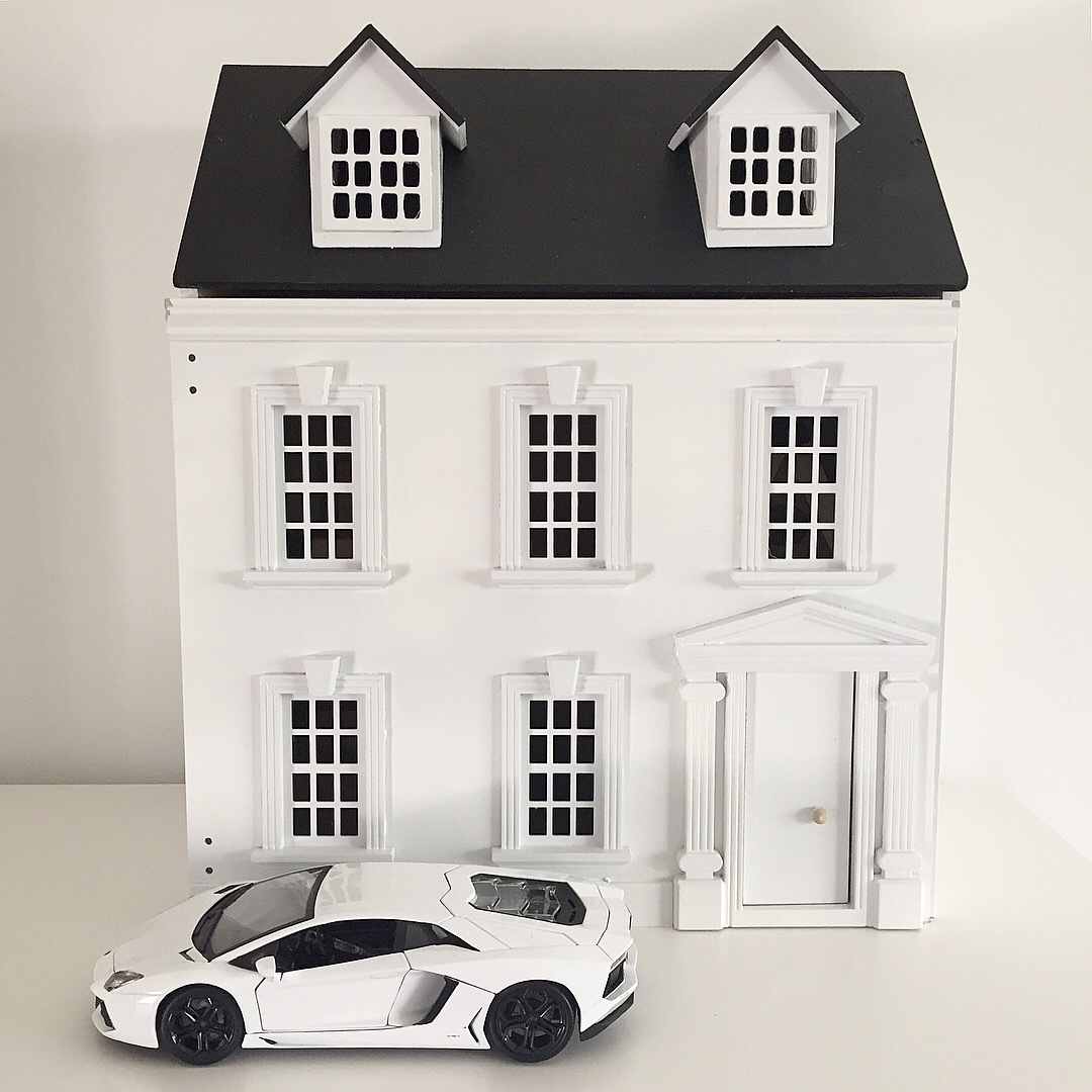 Modern Dollhouse DIY How to Paint Your Second Hand Dollshouse