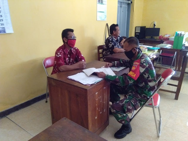 Di Tengah Pandemi Corona, Babinsa Koramil Juwiring Tetap menjalin silahturahmi dengan warga Di Tengah Pandemi Corona, Babinsa Koramil Juwiring Tetap menjalin silahturahmi dengan warga