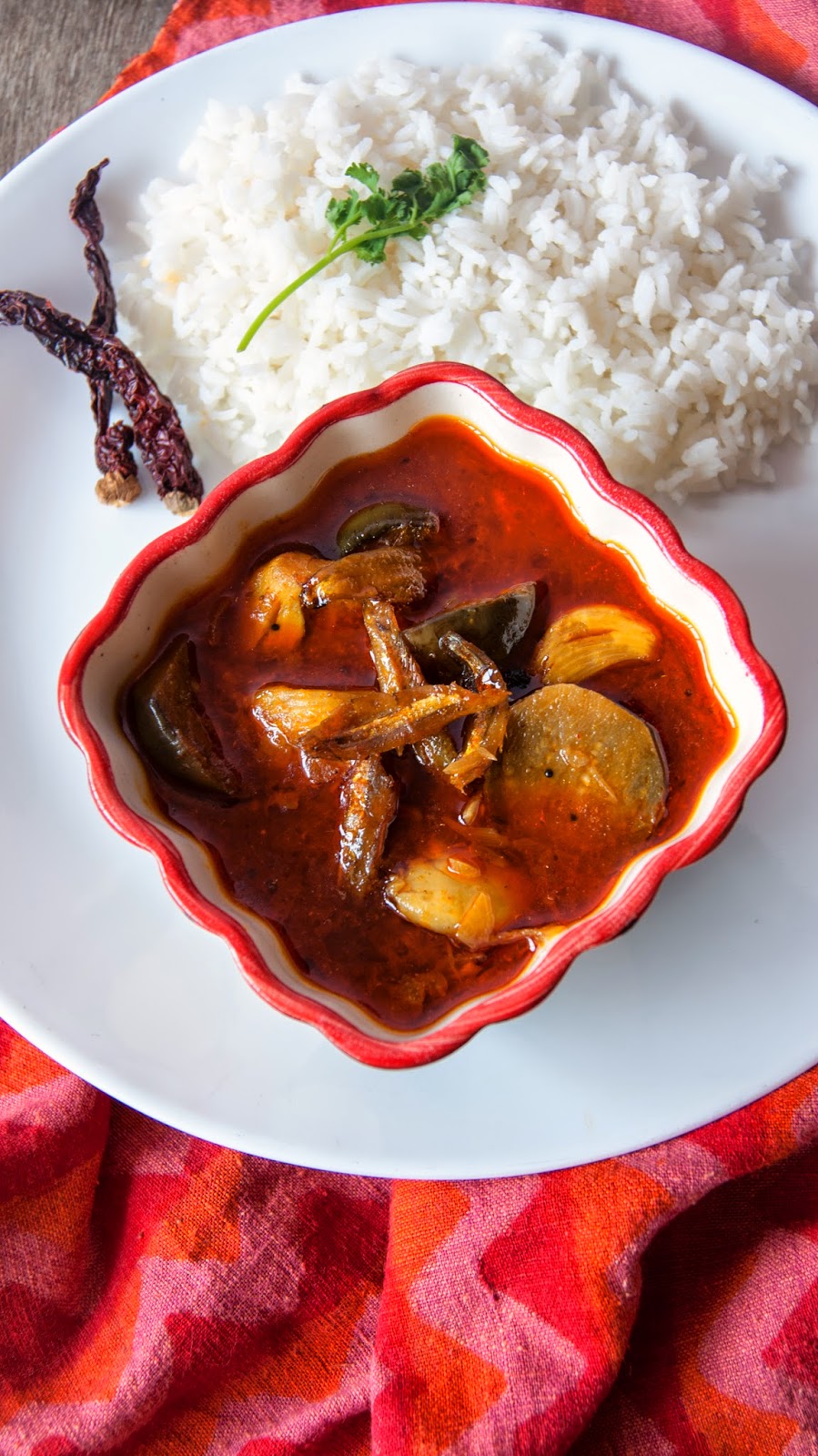 Always Hungry Dry Anchovies Curry / Nethili / Netholi Karuvaadu Kuzhambu