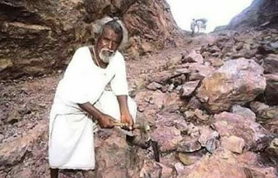 Mountain Man: कर्मवीर दशरथ मांझी, Karmaveer mountain man Dashrath Manjhi, AnjNewsMedia, Ashok Kumar Anj, World Record Journalist and Writer