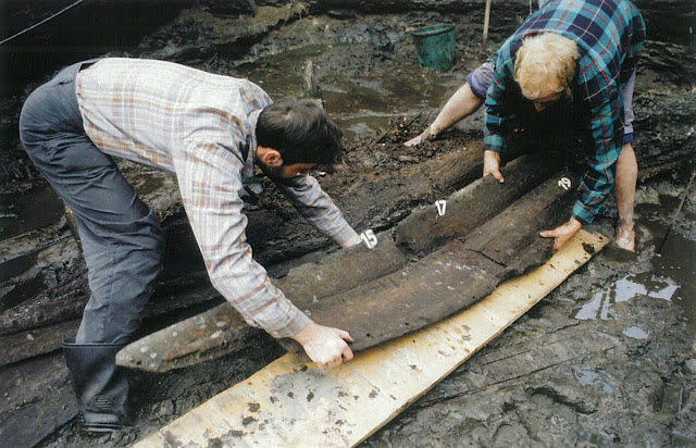 Fragmenty łodzi wczesnośredniowiecznej z Wolina, zdjęcia Fundacji Nauki Polskiej