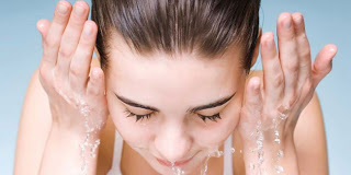 Perawatan kulit wajah berminyak