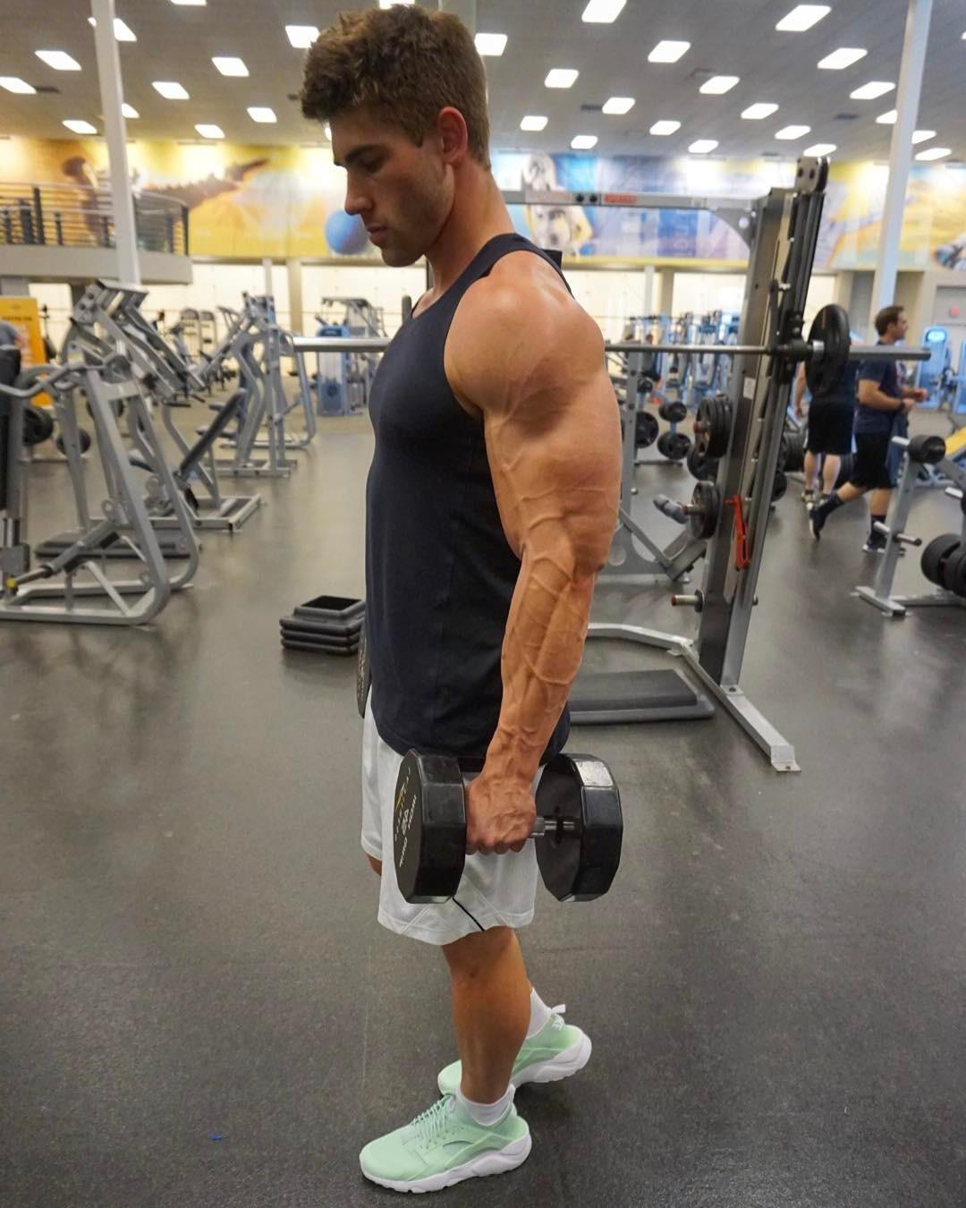 hot-gym-dude-huge-biceps-strong-veiny-arms