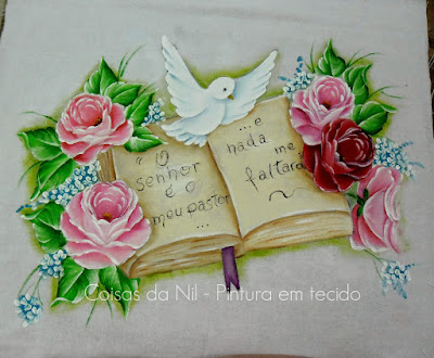 pano de copa com pintura tema biblico pomba do espirito santo, biblia e rosas