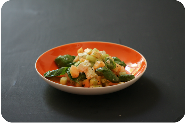 Salat mit Netzmelone, Gurke, Feta und Basilikum - perfektes Rezept für den besten Sommersalat | Arthurs Tochter kocht von Astrid Paul