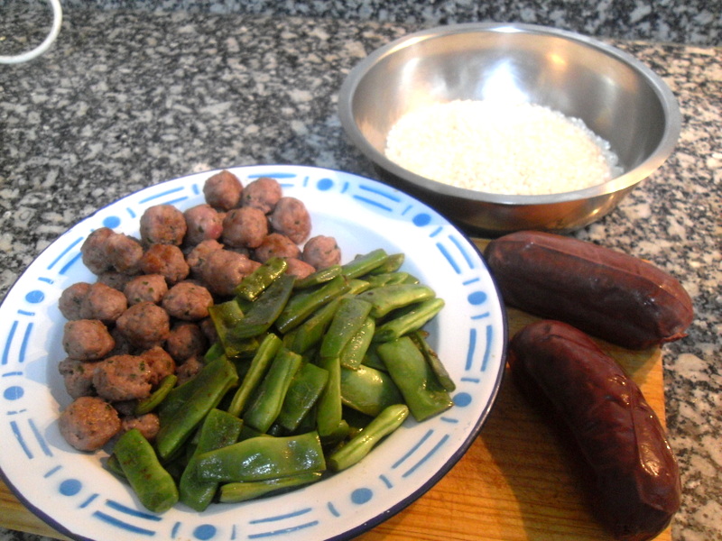 Judías verdes,morcillas y albondigas para el arrosset.