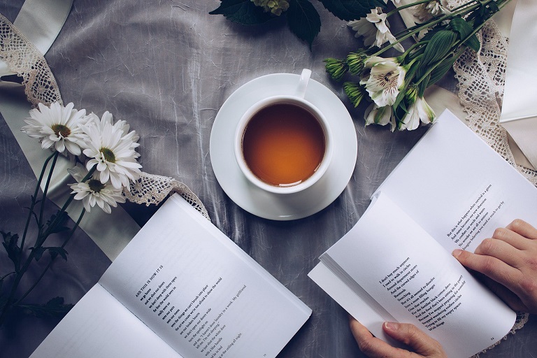 Menikmati Keindahan Puisi, dari Lembar-lembar Koran Sampai di Instagram Menikmati Keindahan Puisi, dari Lembar-lembar Koran Sampai di Instagram, naviri.org, Naviri Magazine, naviri majalah, naviri