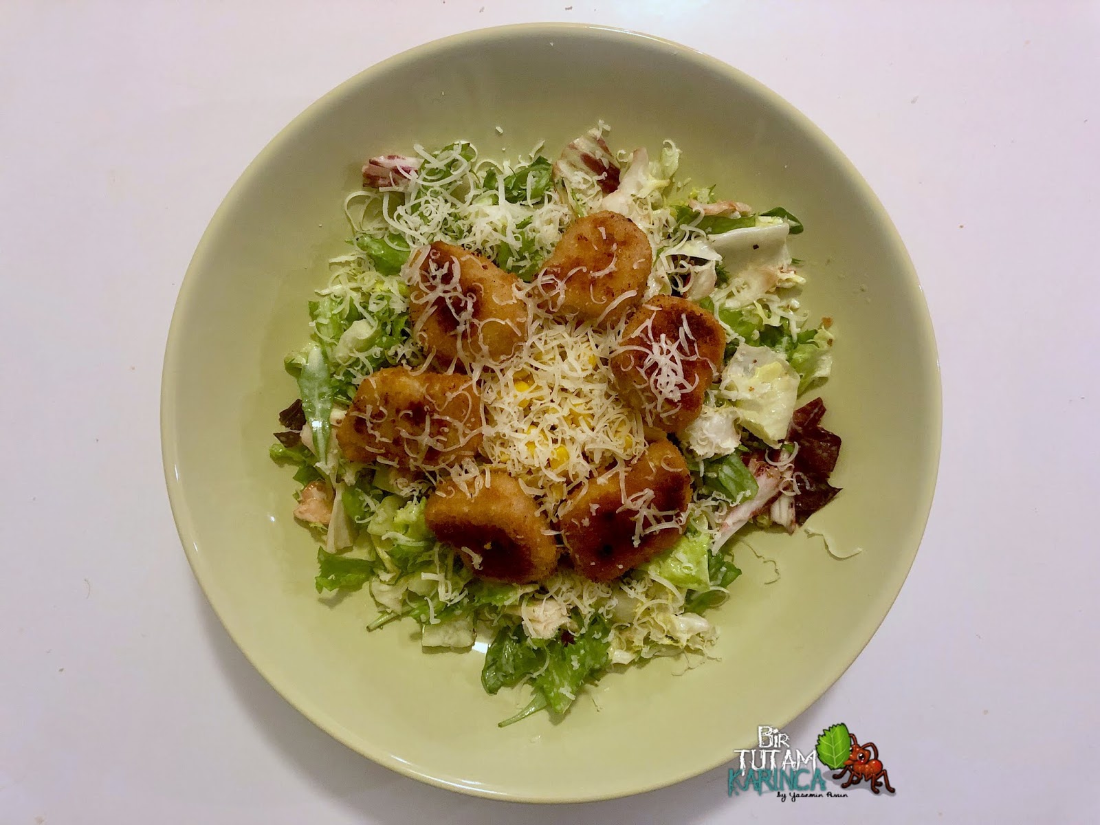 Orijinal Sezar Salata Bir Tutam Karınca