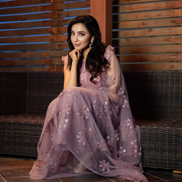 Parvati Nair (Indian Actress) Biography, Wiki, Age, Height, Family, Career, Awards, and Many More