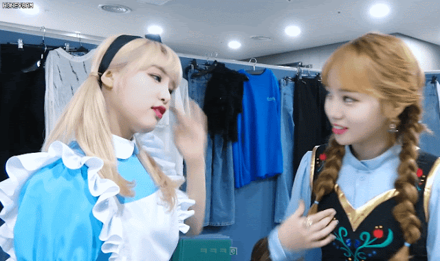 앨리스는 공주 아니라고 놀리는 채원  . 예나
