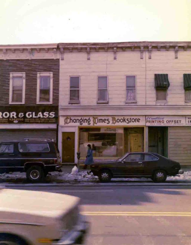 Fascinating Snaps Show the New York Flatbush Avenue in the Early 1980s
