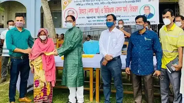 উল্লাপাড়ায় ৫ শতাধিক পরিবারের মাঝে নগদ সহায়তা প্রদান