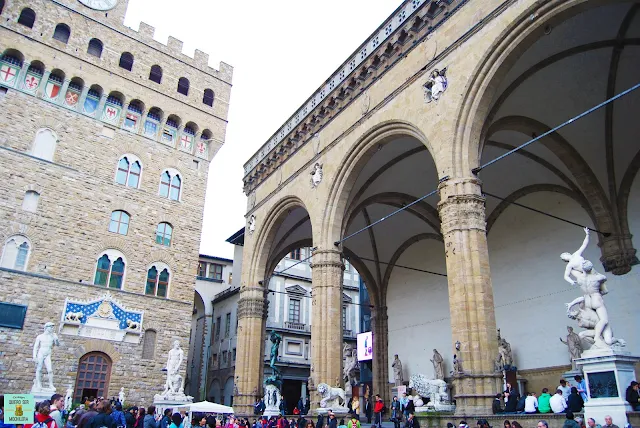 Loggia dei Lanzi en la Piazza della Signoria de Florencia