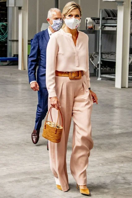 Queen Maxima's new outfit is from the fashion house Natan. Natan wide-leg trousers, Steltman earrings