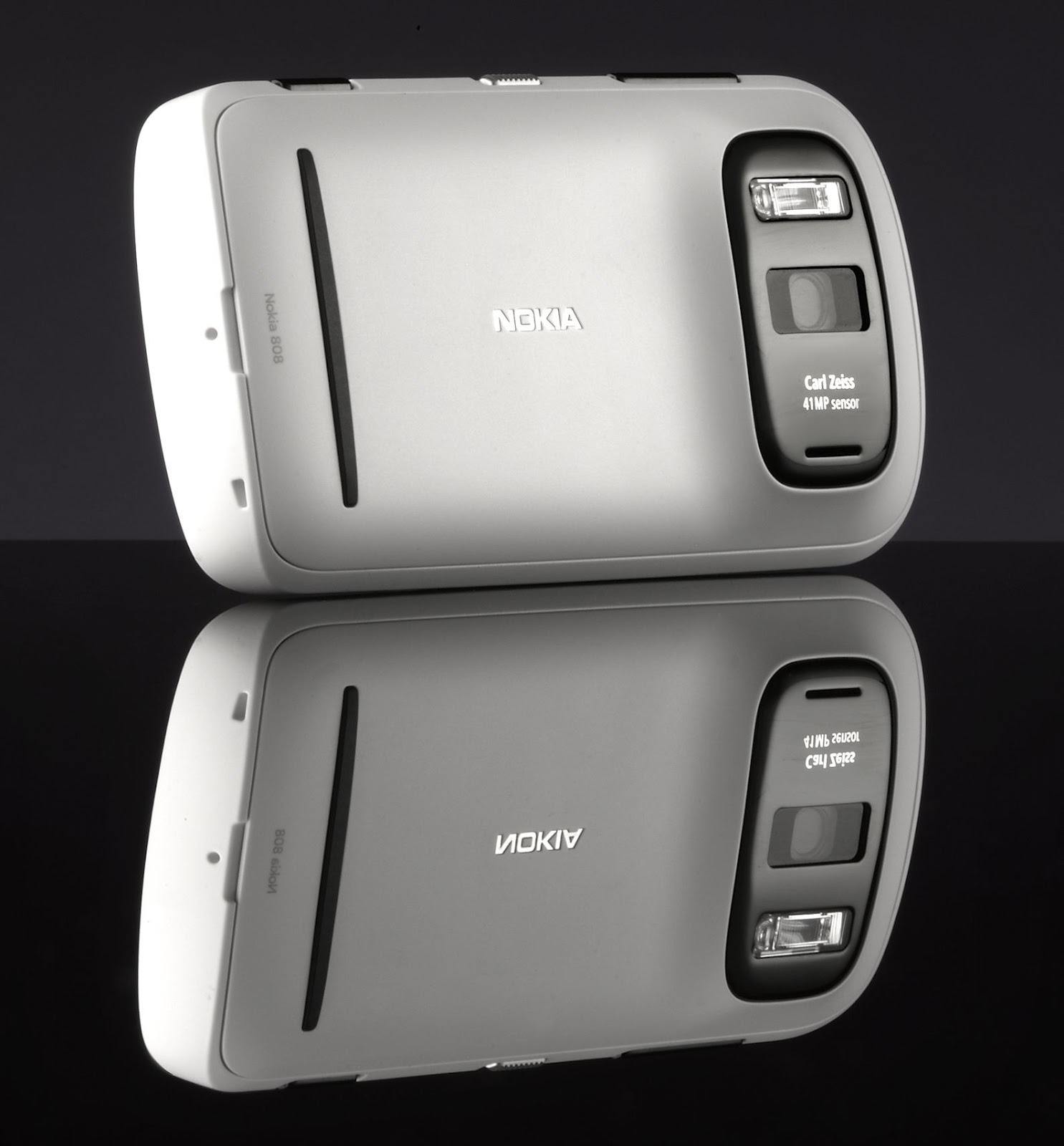 Нокиа 808