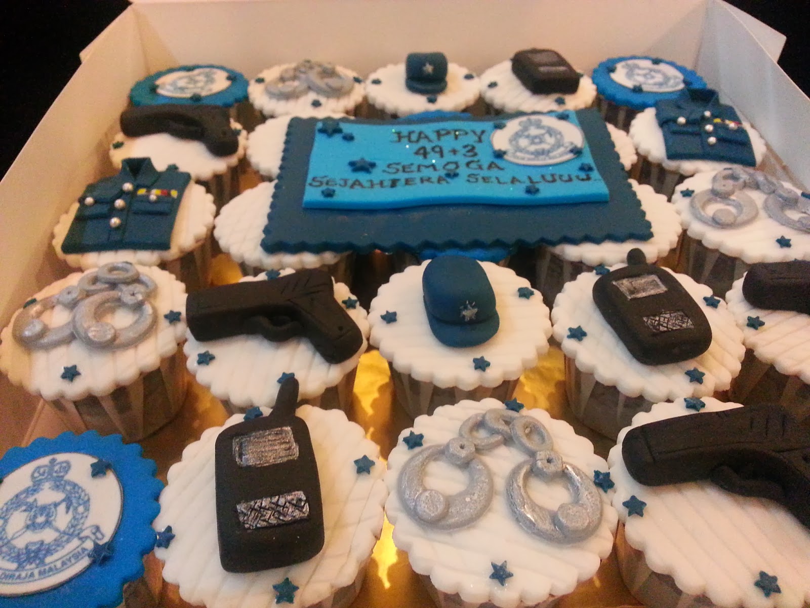 Sweet Creations: Police cupcakes Happy Birthday Dato Huzir
